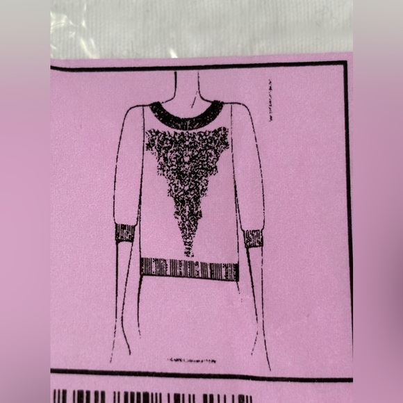 New  Chanel White 3/4 Sleeve Sweater - Picture 3 of 12